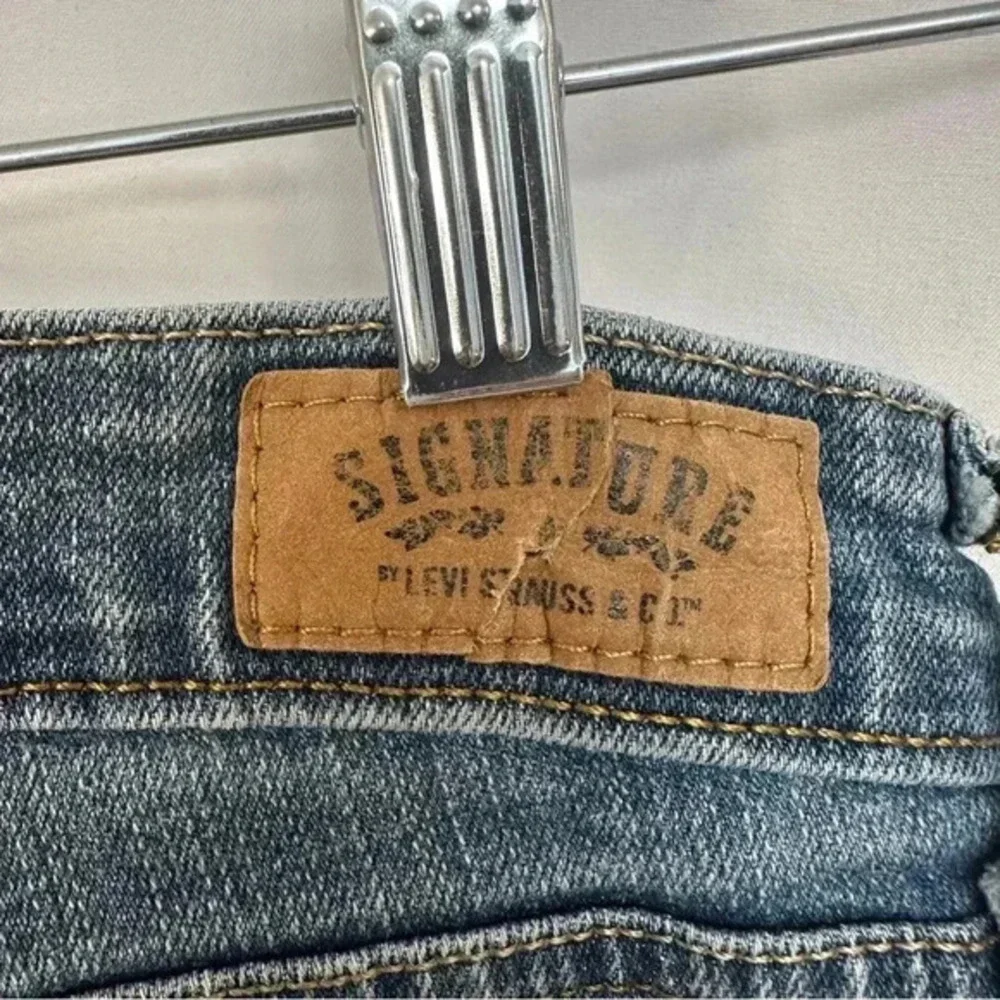 Levi's Signature Jeans Modern Bootcut Womens Size 10 Mid Rise Blue Stretch‎